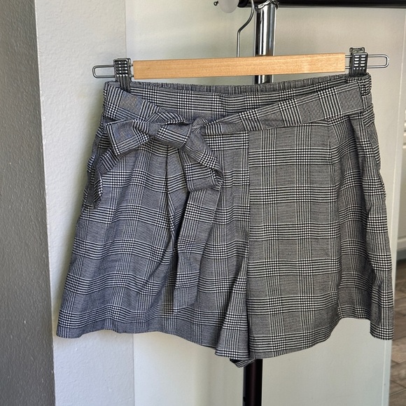 Forever 21 Gray Plaid Shorts with Front Tie - Picture 1 of 3